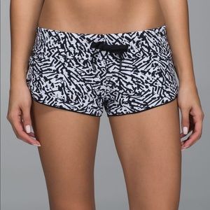 lululemon surf short in animal b&w/harbor blue